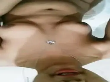 Cewek Cantik Sapa Penonton Sebelum Colmek Becek